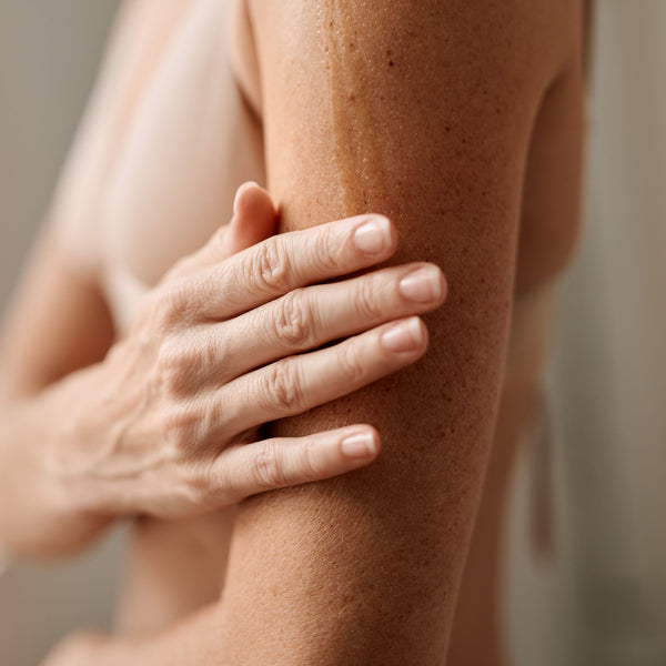 Ultra-nourishing body oil · fast-absorbing